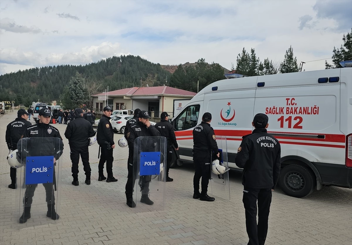 Husumetlilerin muhtarlık seçimi nedeniyle çıkan kavgasında 1’i polis, 9 kişi yaralandı