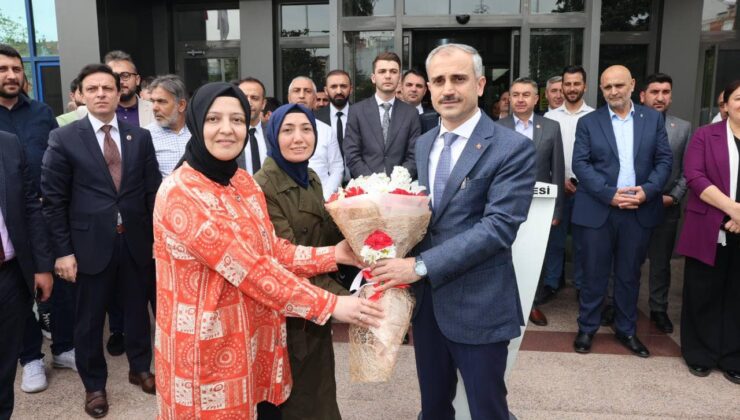 Çayırova Belediye Başkanı Bünyamin Çiftçi Mazbatayı Aldı, Hayırlı Olsun..